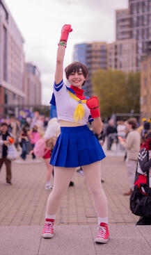 Sakura Kasugano cosplay from MCM Oct 2025 (Taken by the talented @/Yorkie.shots)