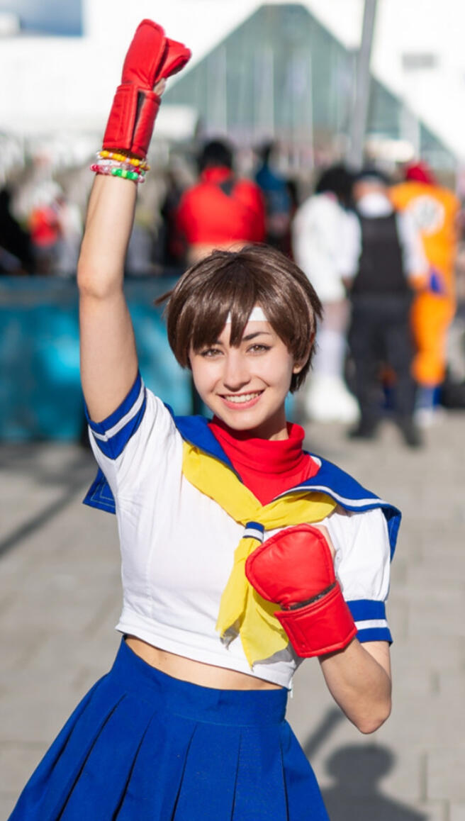 Sakura Kasugano cosplay at MCM May '25 (taken by @msiggersphoto)